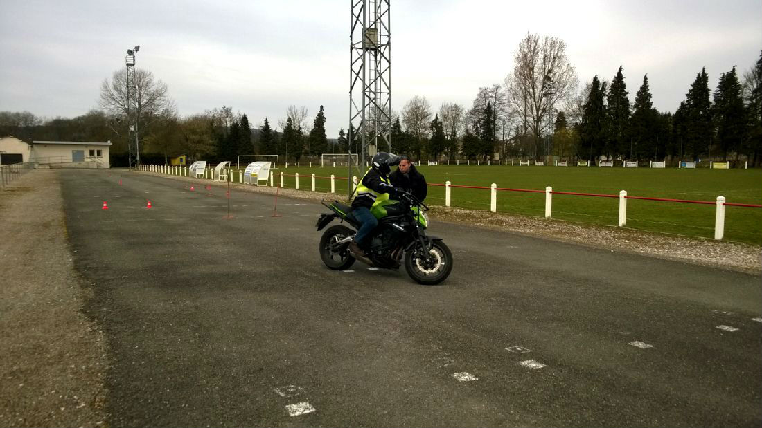 Moniteurs moto a Scey Sur Saone, et moniteurs moto  Jussey sont la pour vous apprendre les bonnes bases  moto