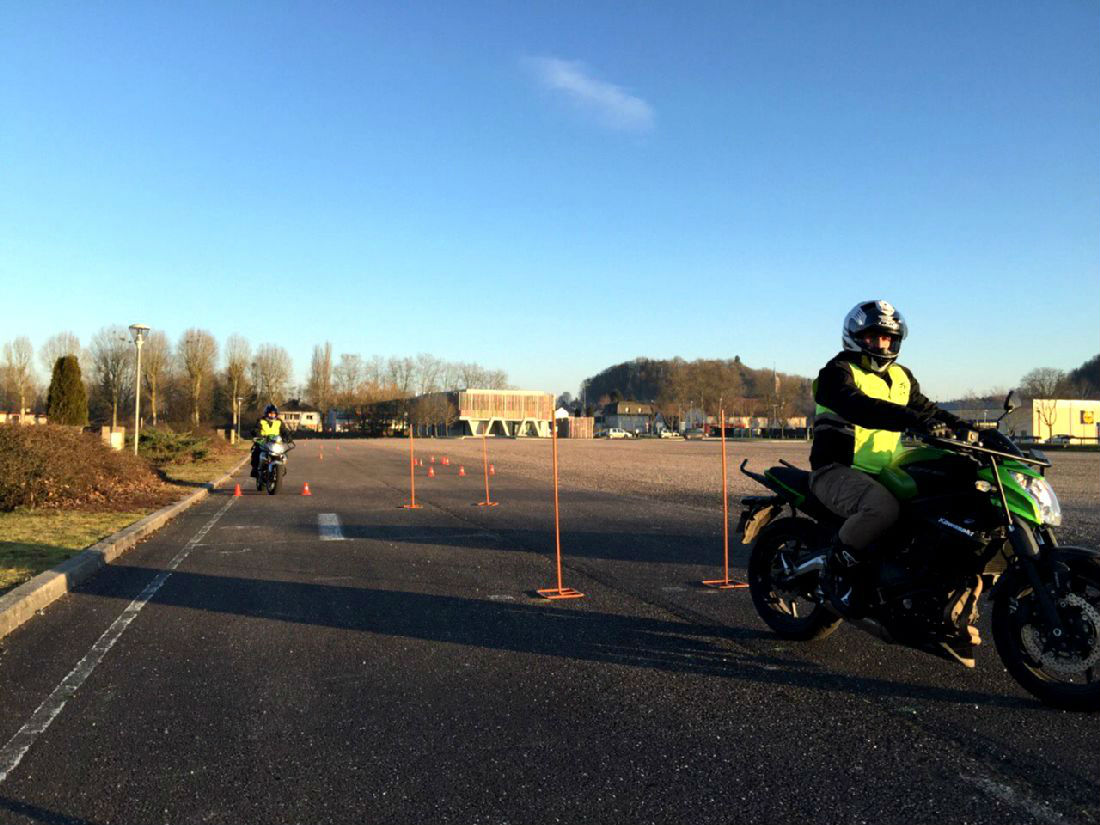 Motards parcours lent piste moto-école Trajectoire Jussey, Scey Sur Saone, Vesoul, Faverney, Vauvillers technique pilotage