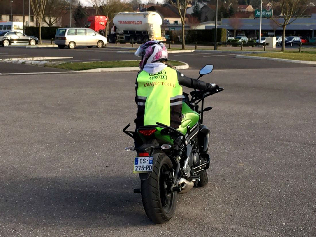 MOTO AVEC ABS, SANS ABS POUR VOUS APPRENDRE AU MIEUX CHEZ AUTO ECOLE TRAJECTOIRE