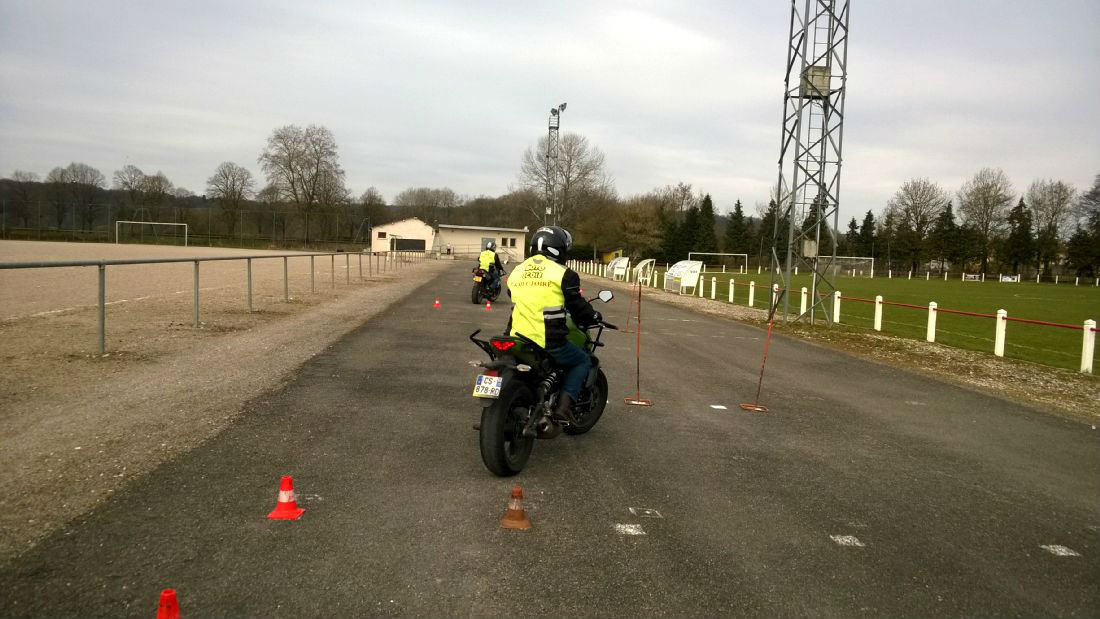 PISTE MOTO ECOLE A SCEY SUR SAONE DE L'AUTO ECOLE TRAJECTOIRE